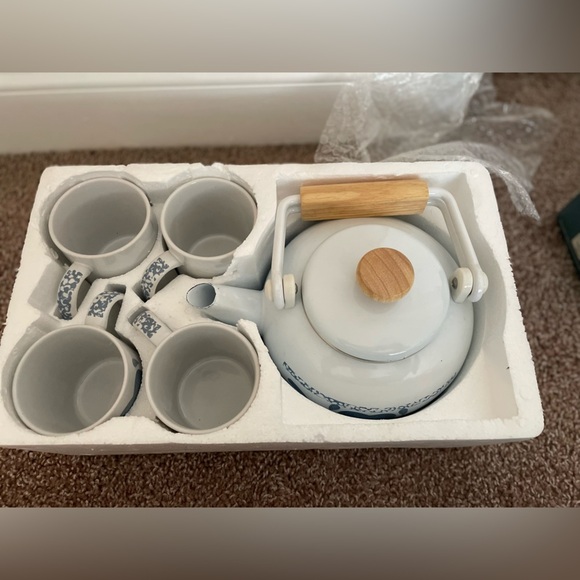 Hometrends Vintage Blue Hearts Teakettle and Mug Set - Picture 3 of 4